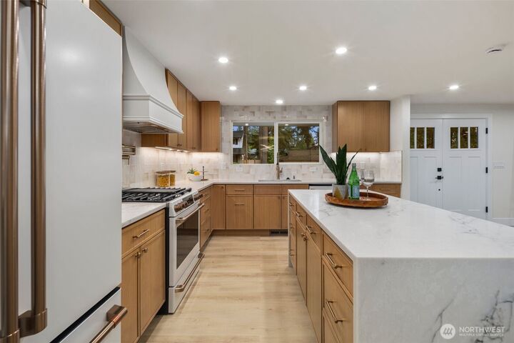Property Photo: 15020 NE 16th Street WA 98007