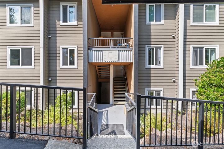 Property Photo: 740 Kirkland Circle E203 WA 98033