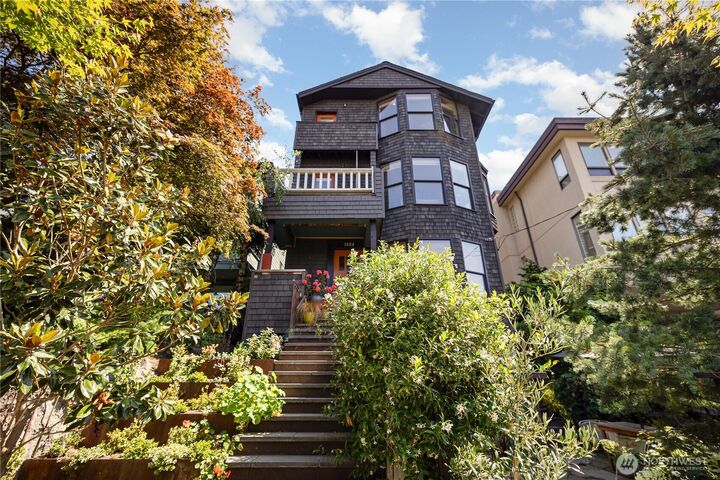 Property Photo: 1524 10th Avenue W Upper WA 98119