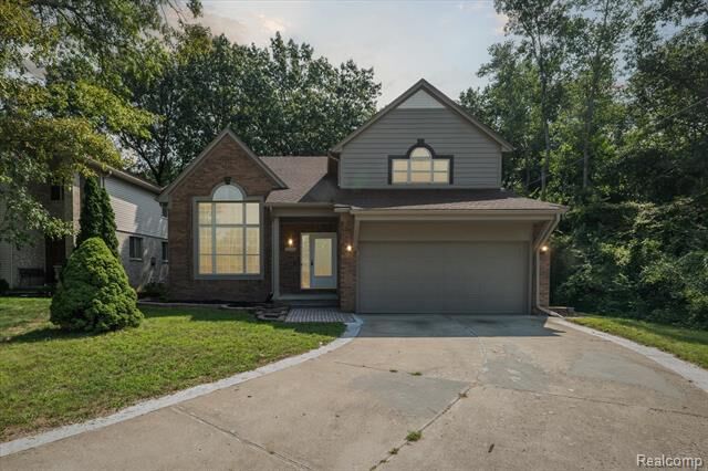 8802 Parkside Drive  Livonia MI 48150 photo