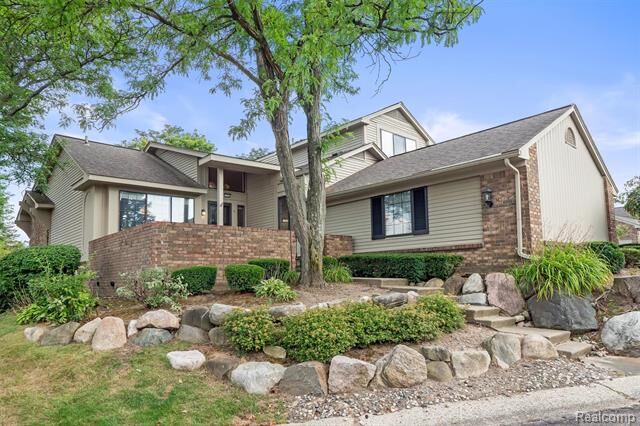 Property Photo: 7208 Creeks Bend Drive MI 48322