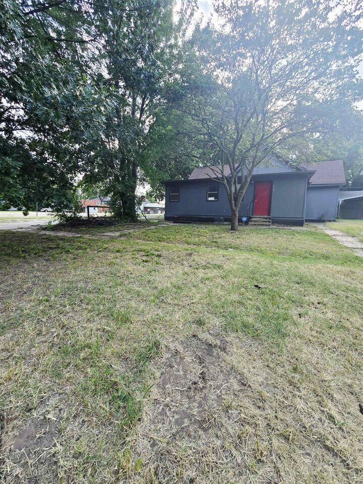 Property Photo: 519 S B St KS 67005