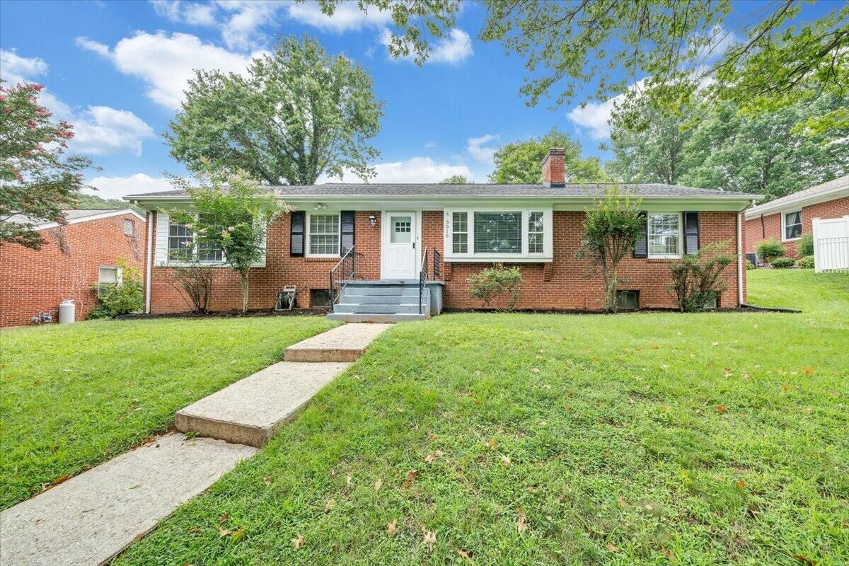 Property Photo: 3016 Grandin Rd VA 24018