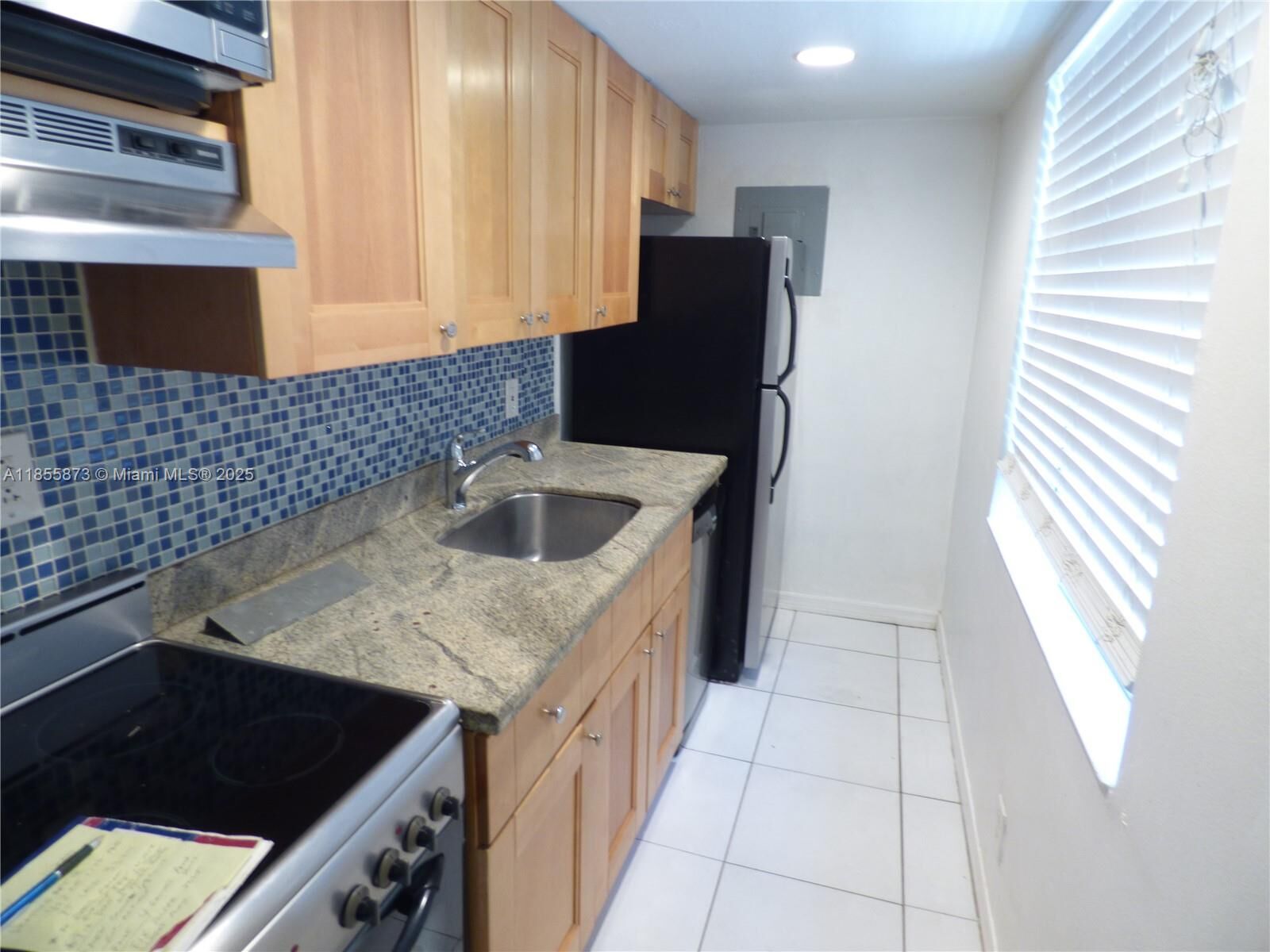 Property Photo:  417 NE 17th Ave 5  FL 33301 
