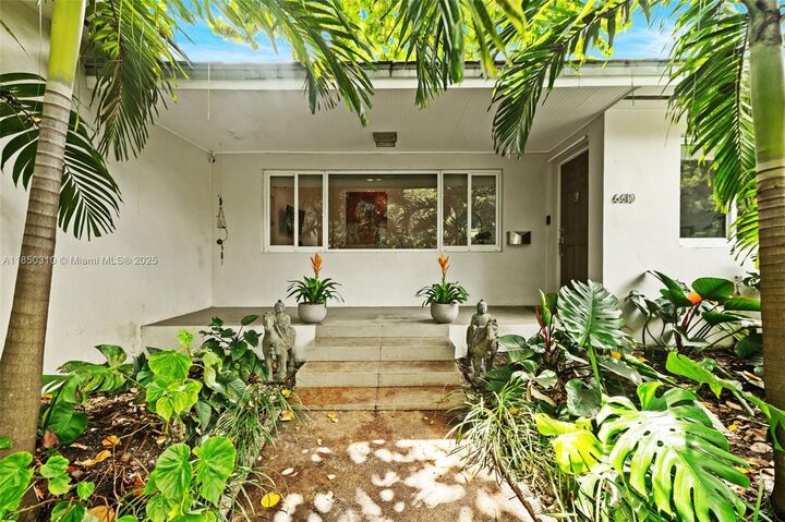 6610 Santona St  Coral Gables FL 33146 photo