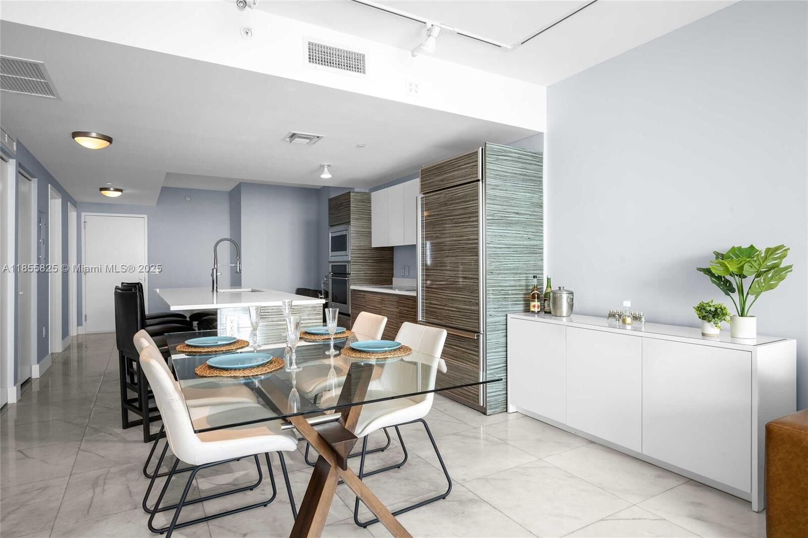 Property Photo:  460 NE 28th St 1104  FL 33137 