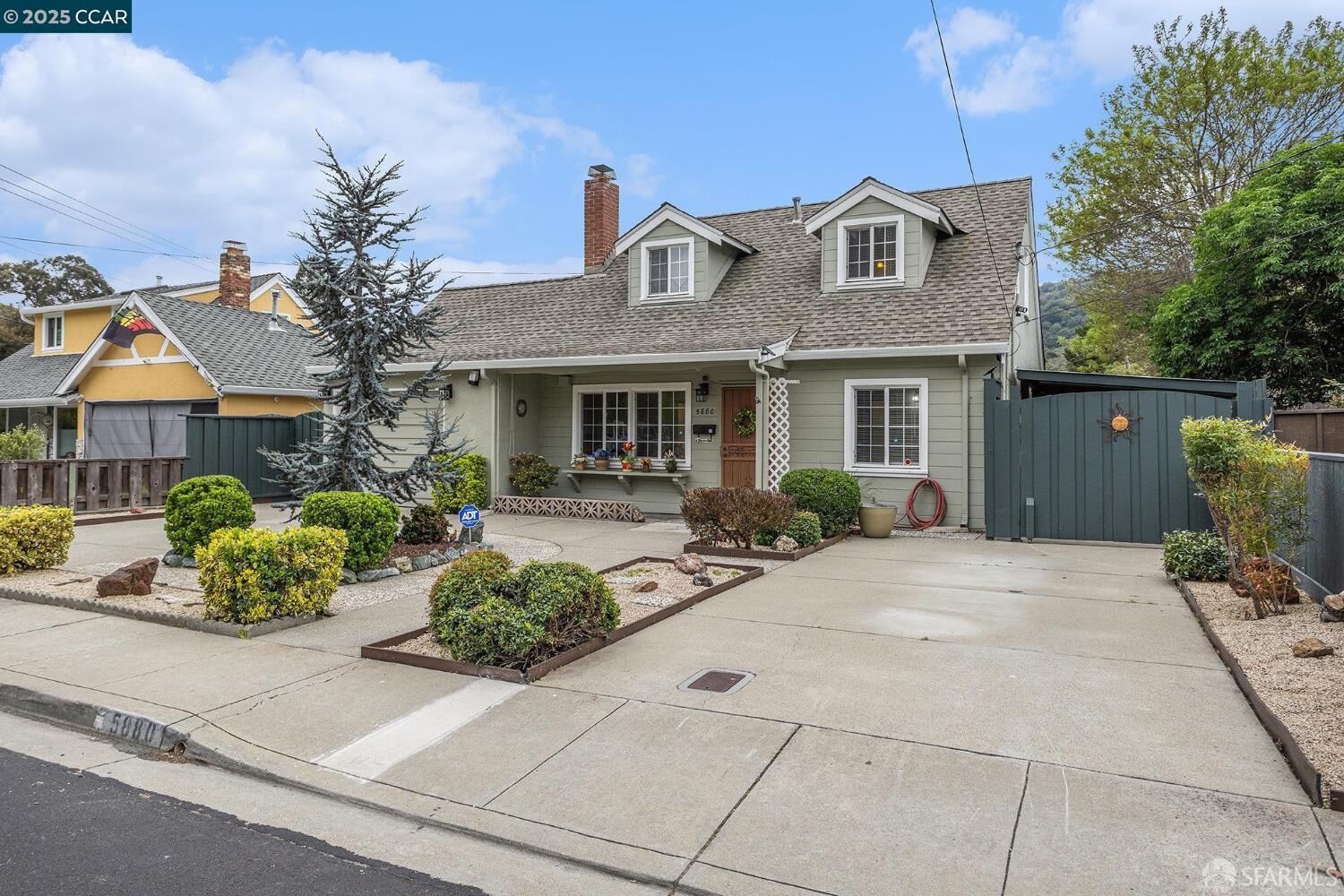 Property Photo:  
