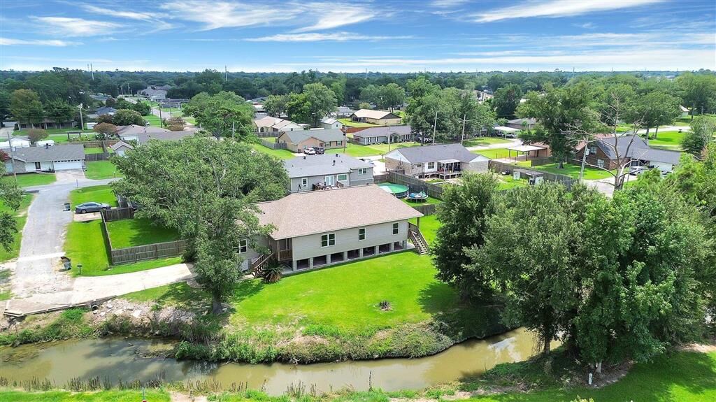 Property Photo: 1107 Brown Lane LA 70605