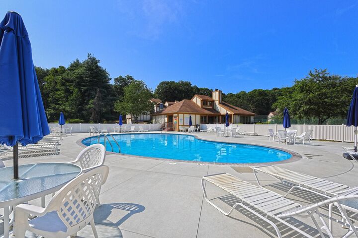 Property Photo:  690 Forest Road 762  CT 06516 