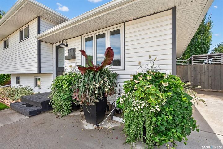 Property Photo:  1211 Stadacona Street W  SK S6H 6J3 