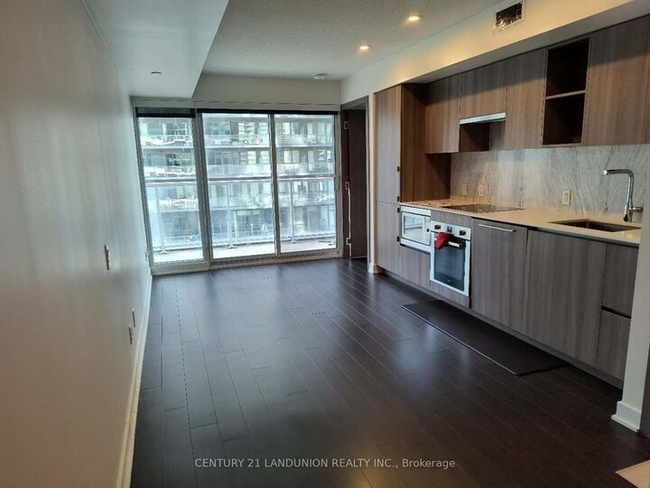 Photo de la propriété: 19 Bathurst Street 902 ON M5V 0N2