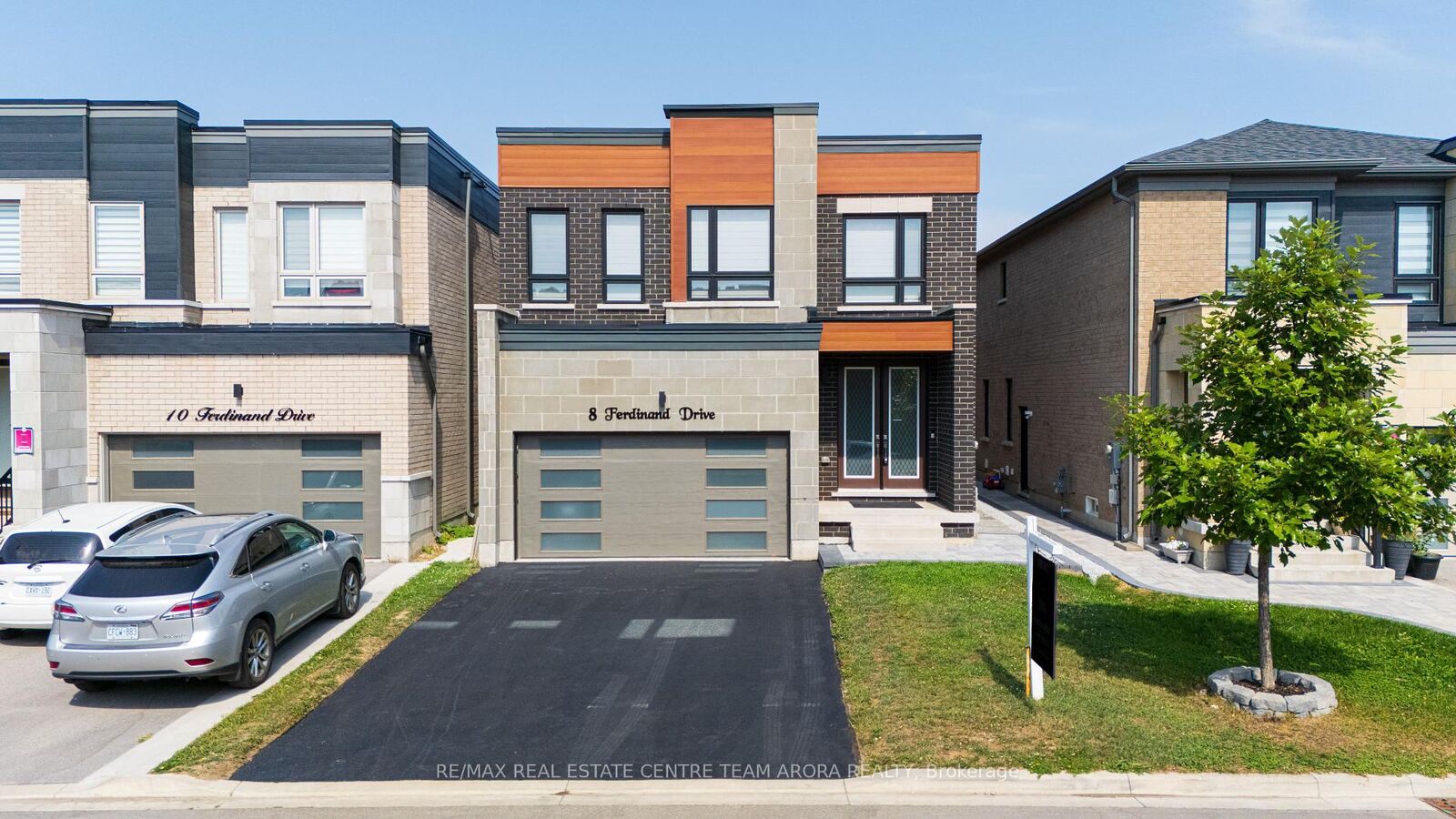 Property Photo:  8 Ferdinand Drive  ON L6Y 2C9 