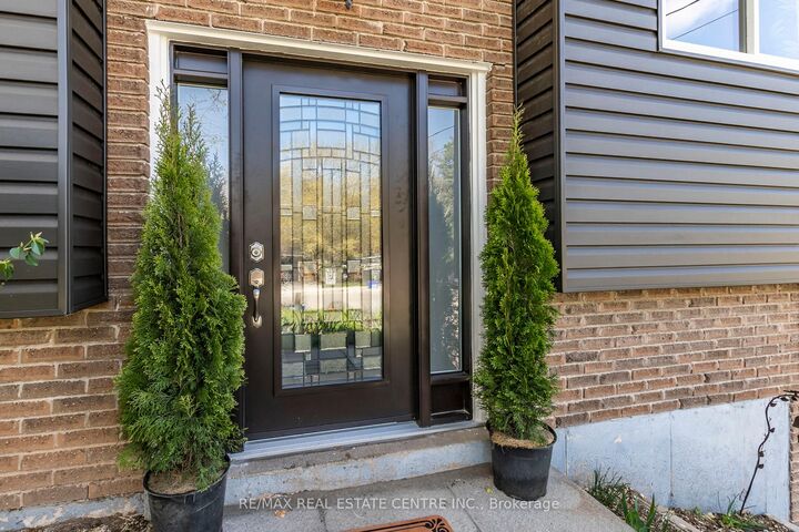 Photo de la propriété: 12 Cobblehill Road ON L7J 1N9