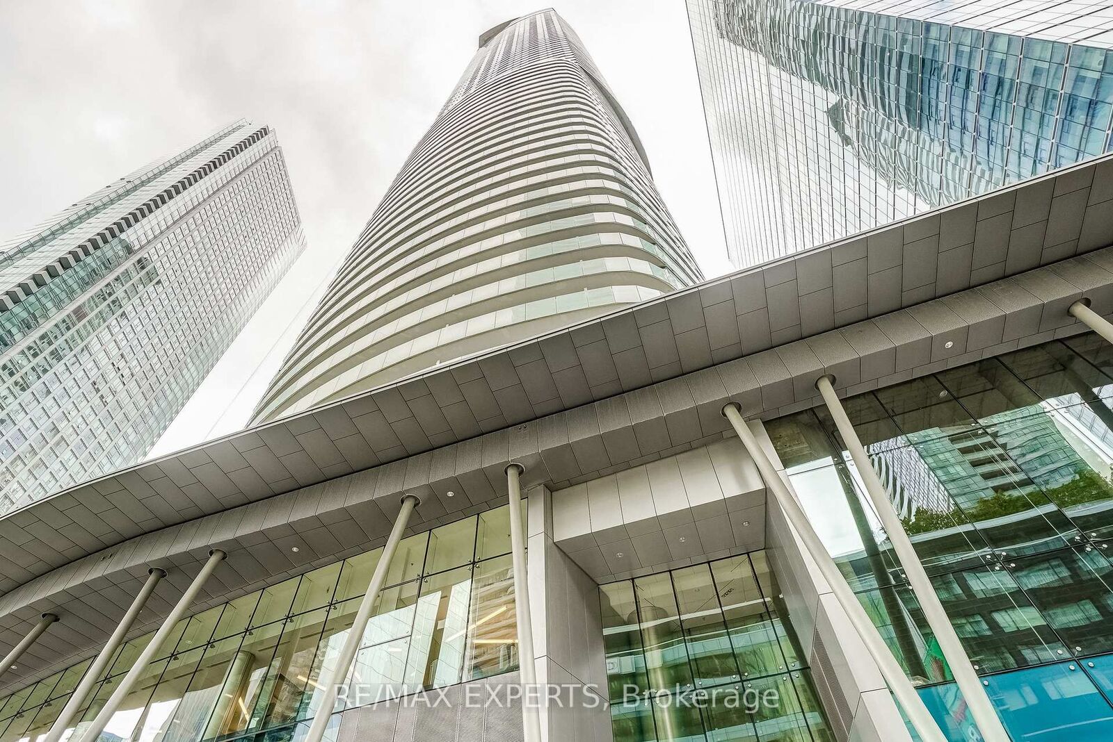 Property Photo:  14 York Street 3803  ON M5J 0B1 