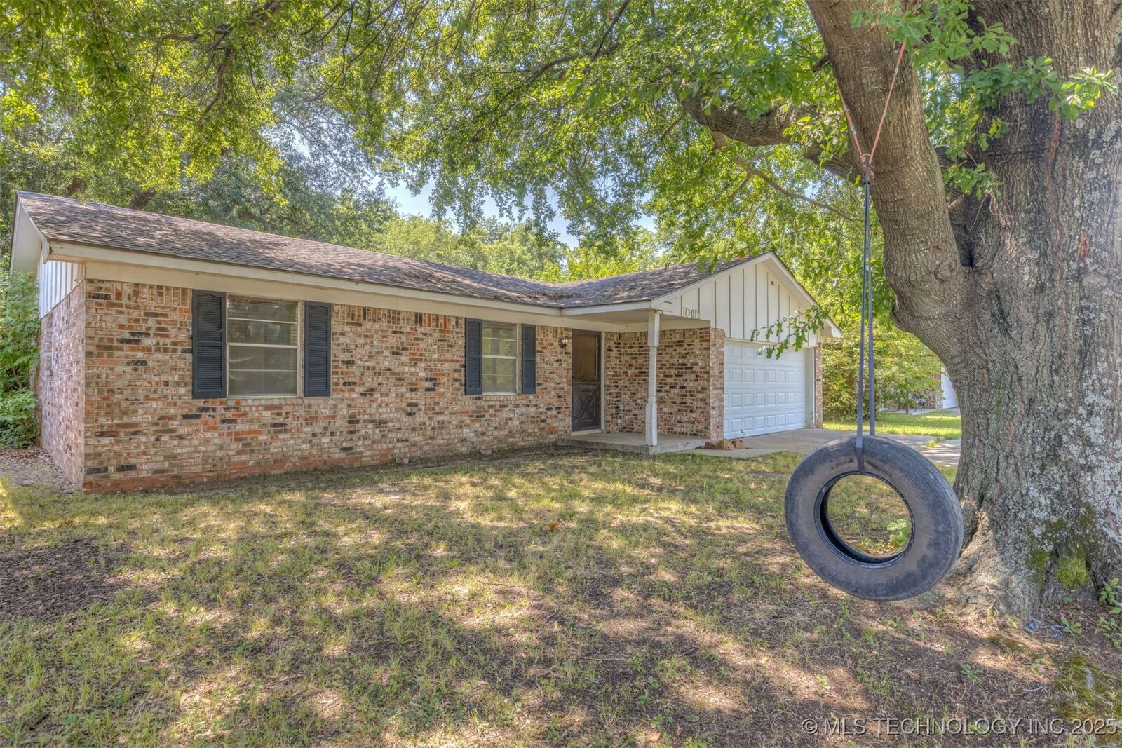 Property Photo: 1005 SW 3rd Street OK 74467