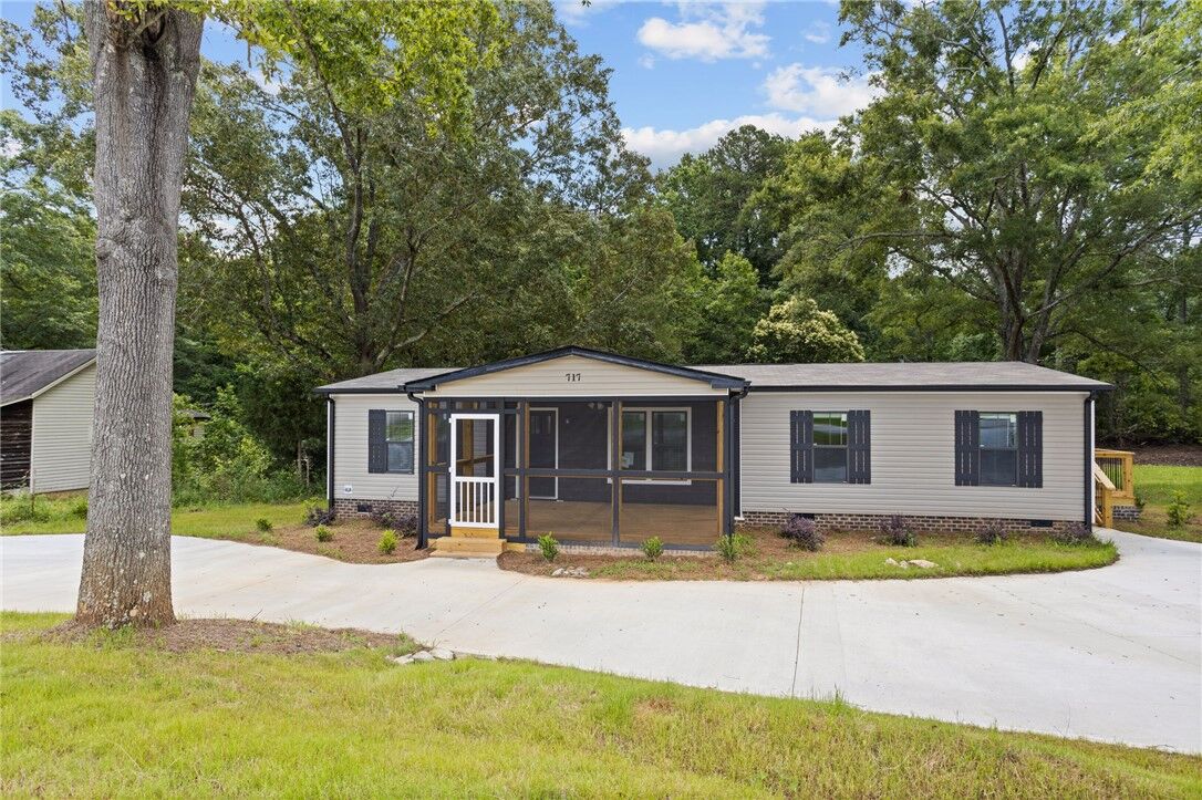Property Photo: 717 Central Street SC 29655