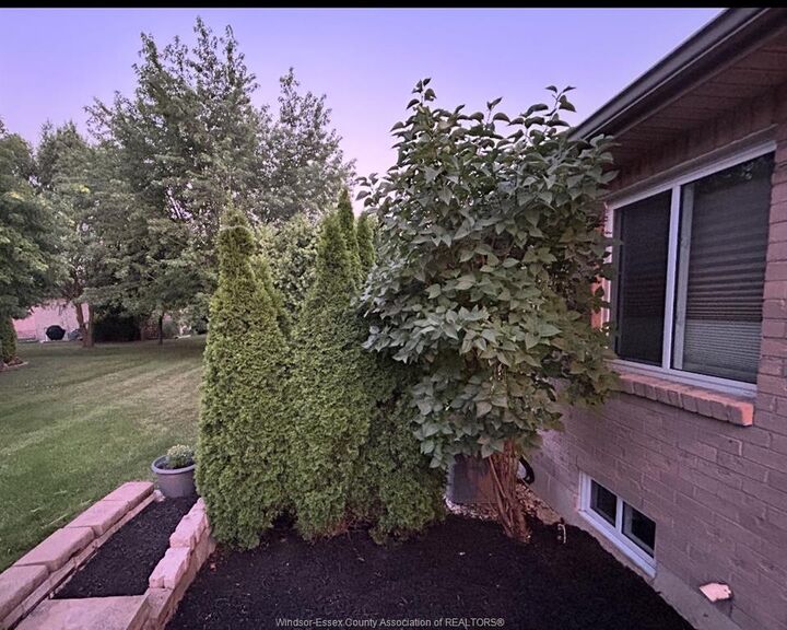 Photo de la propriété:  554 Rodfam Drive  ON N9G 2W1 