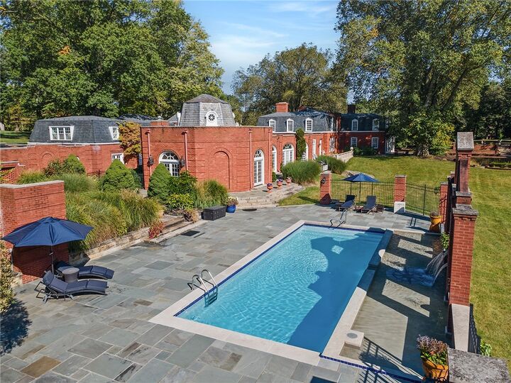 Property Photo: 898 Persimmon Road PA 15143