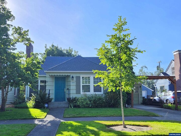 Property Photo:  1895 18th St NE  OR 97301 