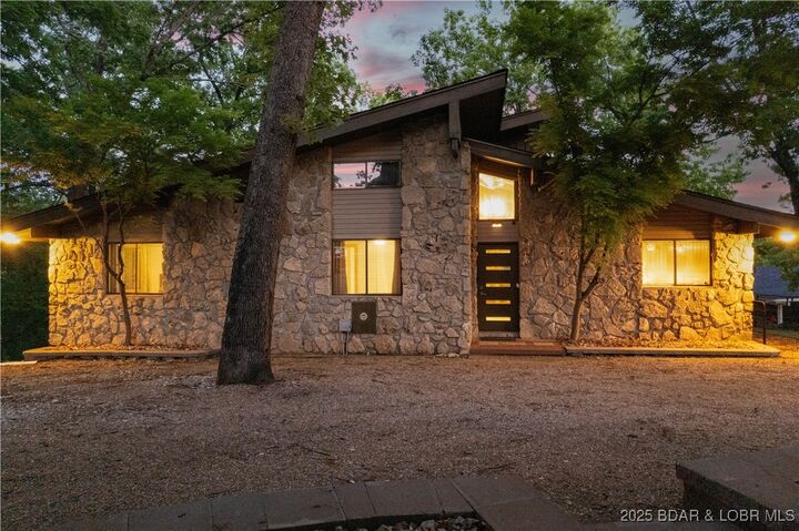 134 Twin Oaks Drive  Lake Ozark MO 65049 photo