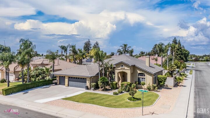Property Photo: 911 Spirit Lake Drive CA 93312