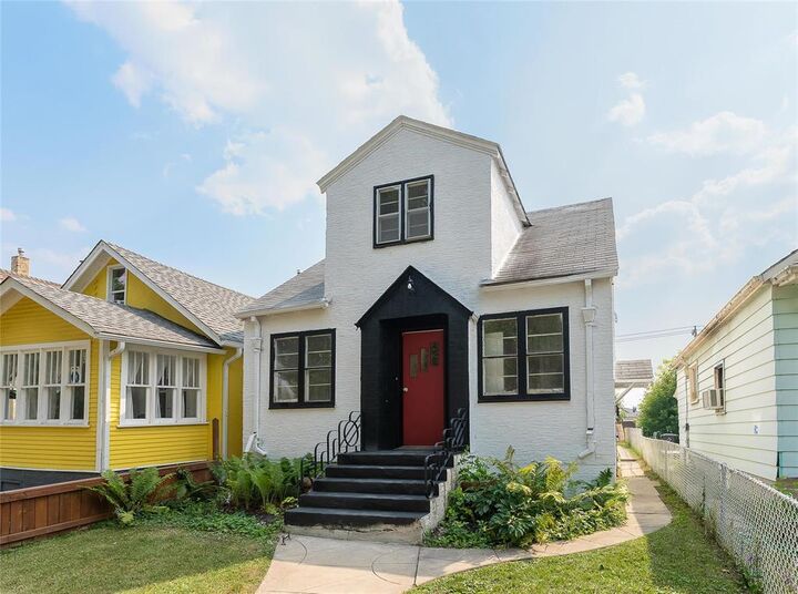 Property Photo:  770 Stella Avenue  MB R2W 2W2 
