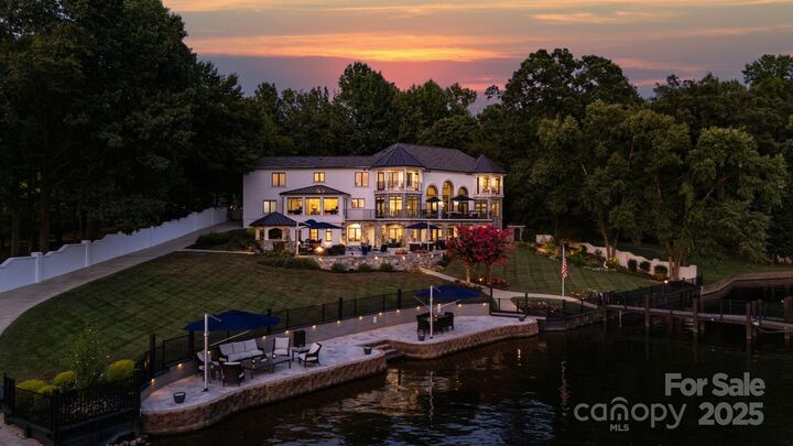 Property Photo:  140 Larkhaven Lane  NC 28117 