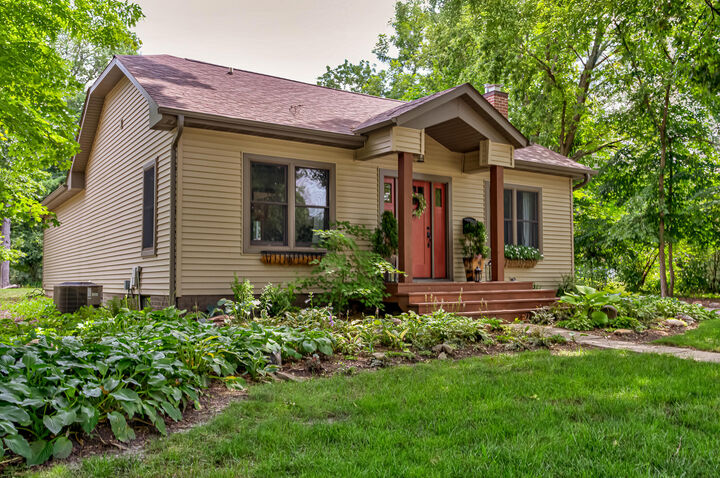 Property Photo: 2132 Hughes Avenue IA 50014