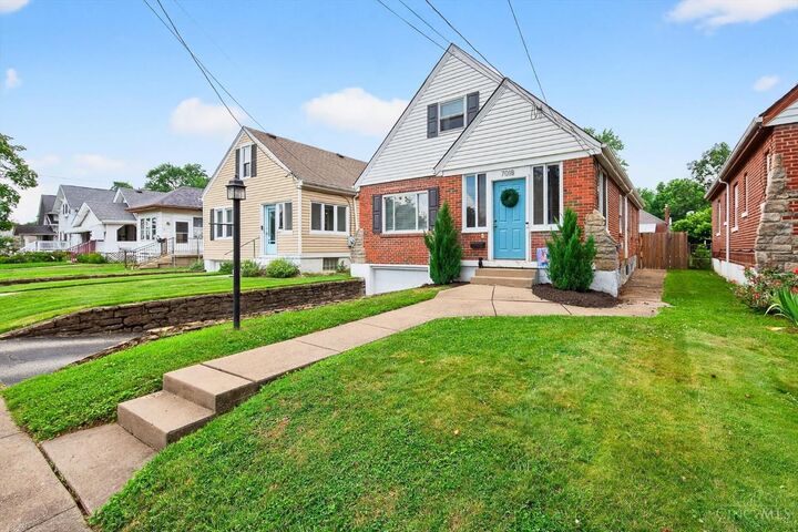 Property Photo: 7018 Bramble Avenue OH 45227