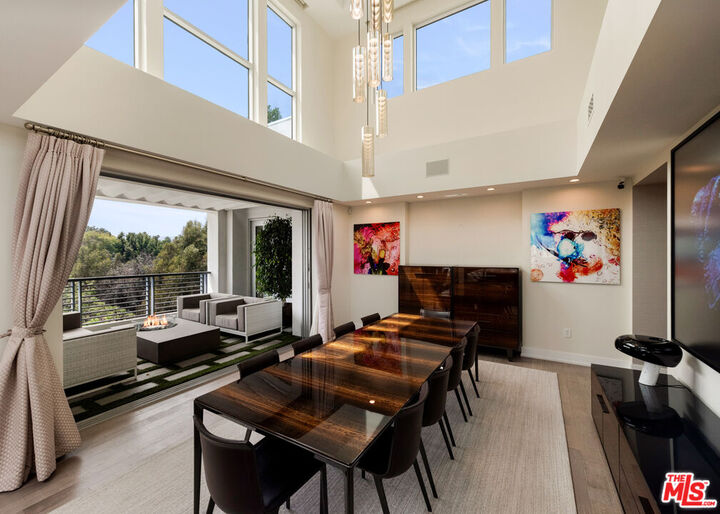 Property Photo:  460 N Palm Dr  CA 90210 