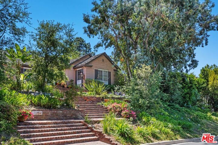 Property Photo: 11450 Ayrshire Rd CA 90049