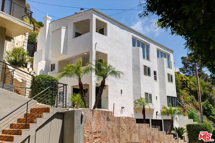 Property Photo:  1754 Franklin Canyon Dr  CA 90210 