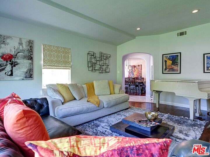 Property Photo:  1019 S Rimpau Blvd  CA 90019 