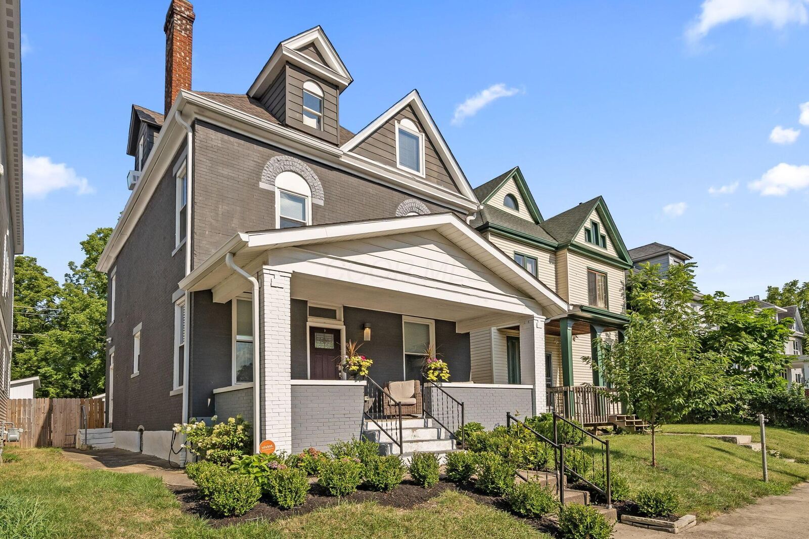 Property Photo: 920 Oakwood Avenue OH 43206