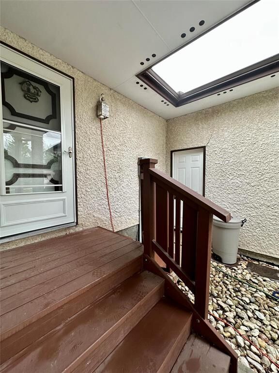 Property Photo: 9 Frechette Place MB R9A 1T3
