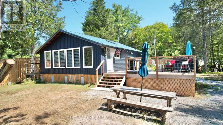 910 Hummingbird Lane  Leeds and the Thousand Islands ON K0E 1L0 photo