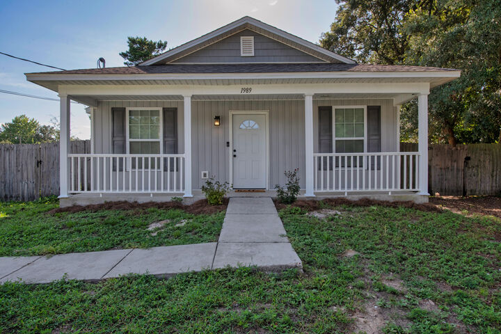 Property Photo:  1989 Justice Circle  FL 32563 
