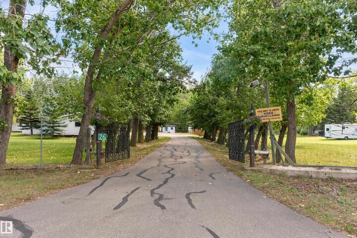 Photo de la propriété:  26 Oakwood Drive  AB T7X 2T4 