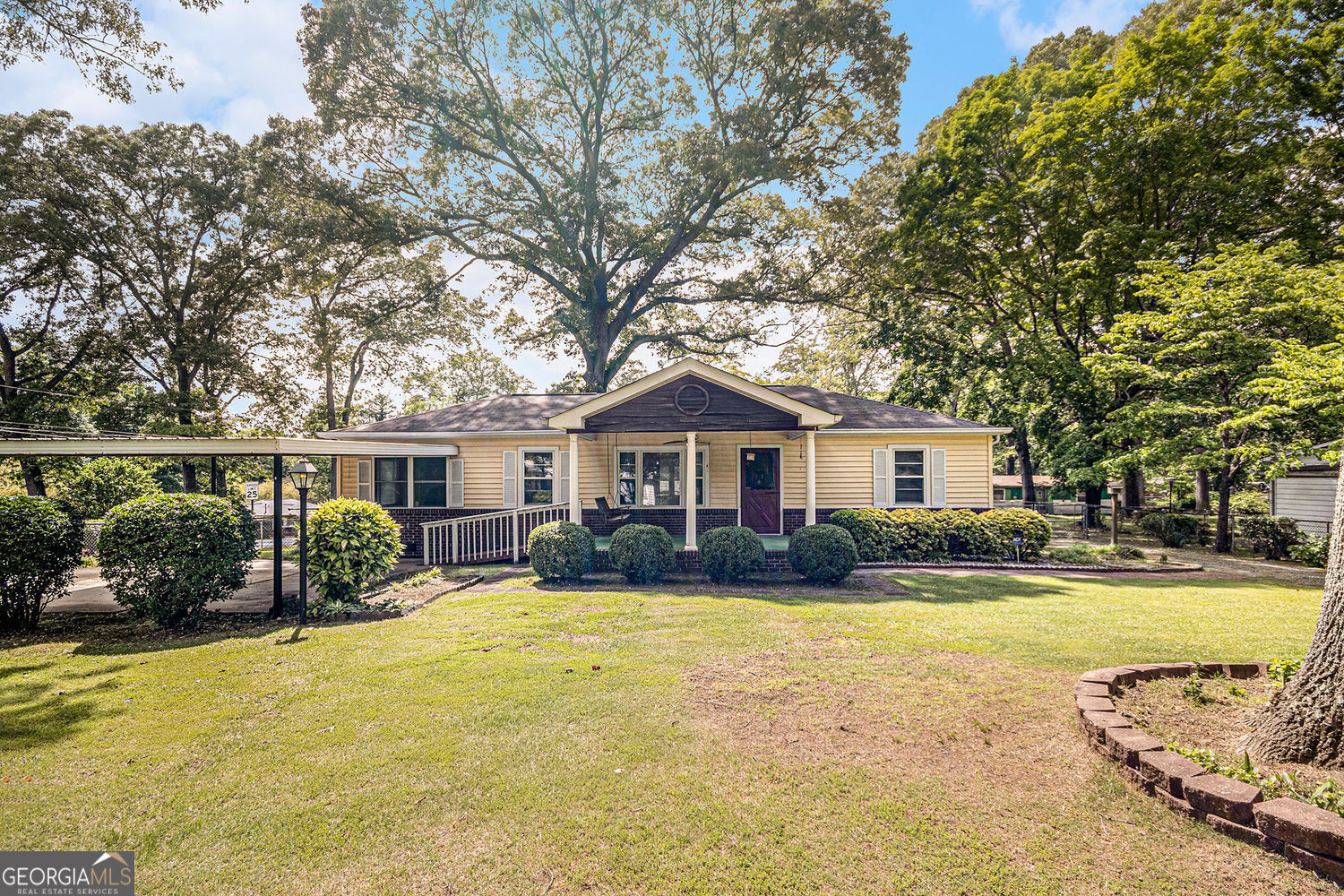 Property Photo:  5760 Brenda Drive SW  GA 30126 