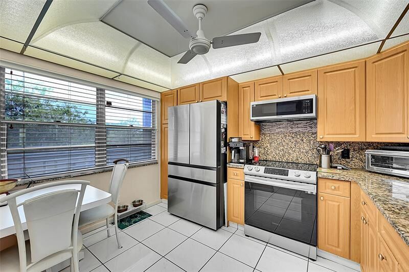 Property Photo:  2502 Antigua Ter J3  FL 33066 