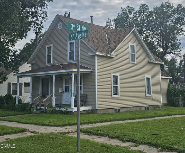 Property Photo: 223 6th Avenue NE ND 58401