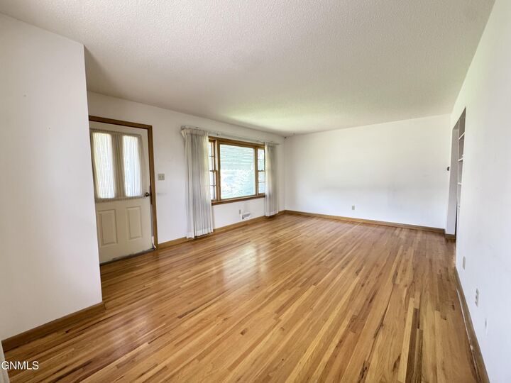 Property Photo:  1417 N 15th Street  ND 58501 