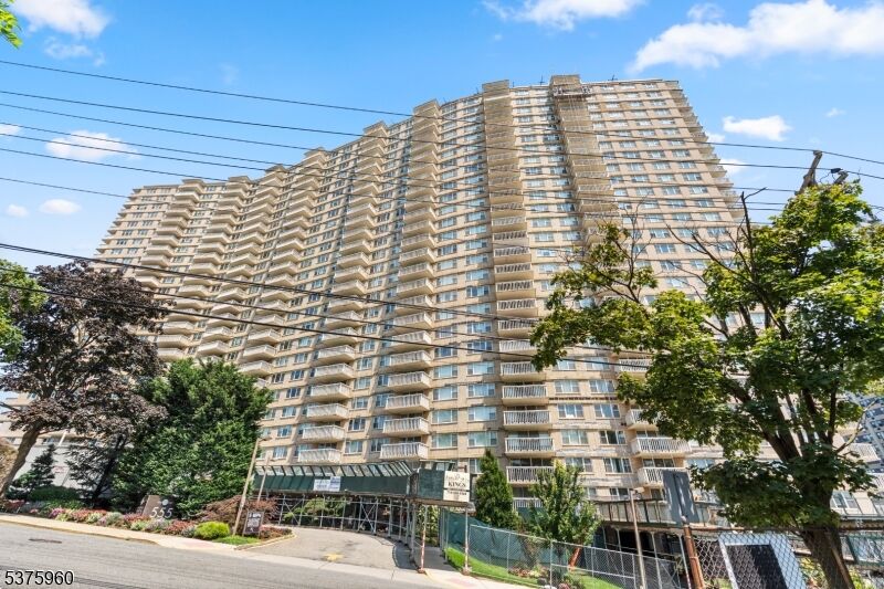 Property Photo:  555 North Ave 6K  NJ 07024 
