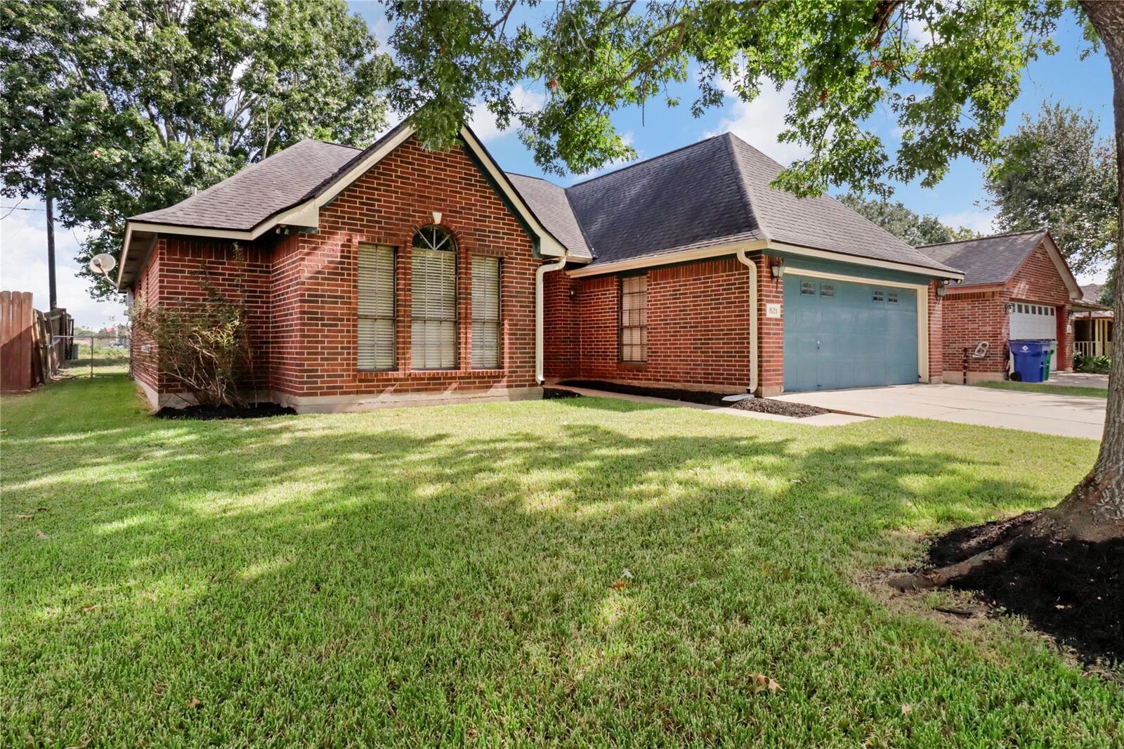 Property Photo: 821 Manor Drive TX 77515