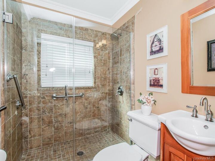 Property Photo: 4175 E Tremont Avenue NY 10465