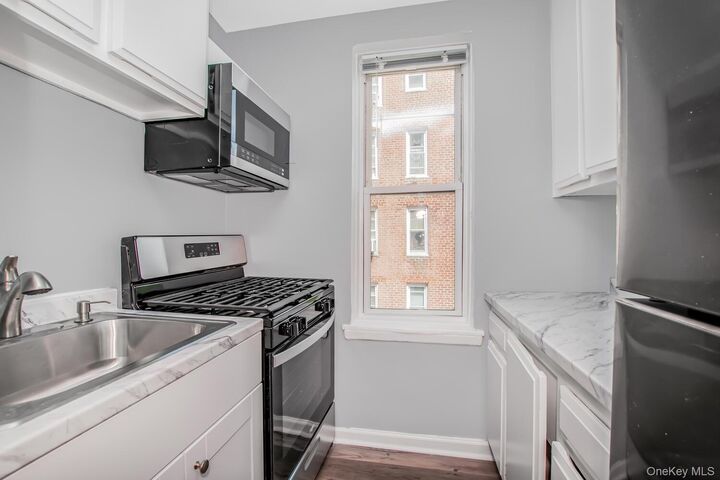 Property Photo:  205 East 238th Street 4C  NY 10470 