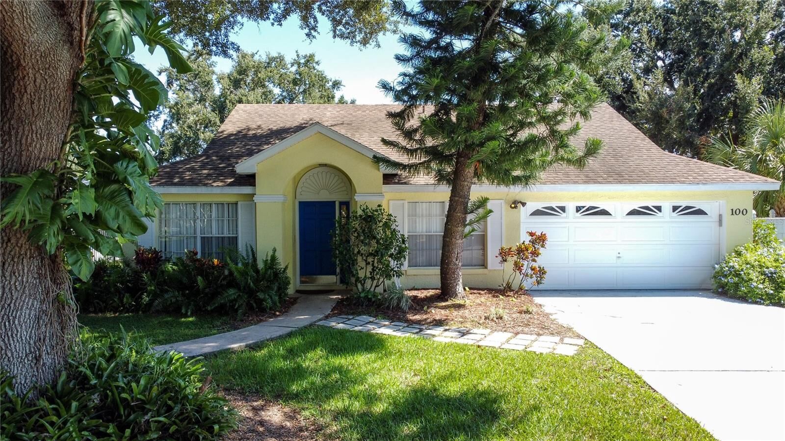 Property Photo:  100 Sunridge Woods Court  FL 33837 