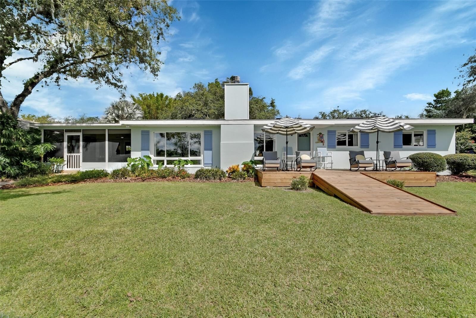Property Photo: 1326 Trail By The Lake FL 32724