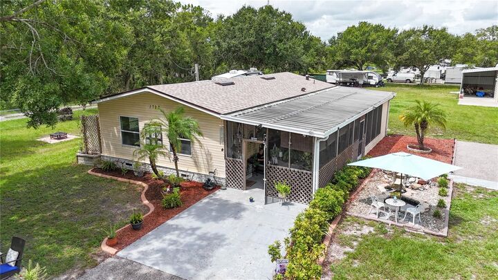 Property Photo: 1727 30th Street SE FL 33570