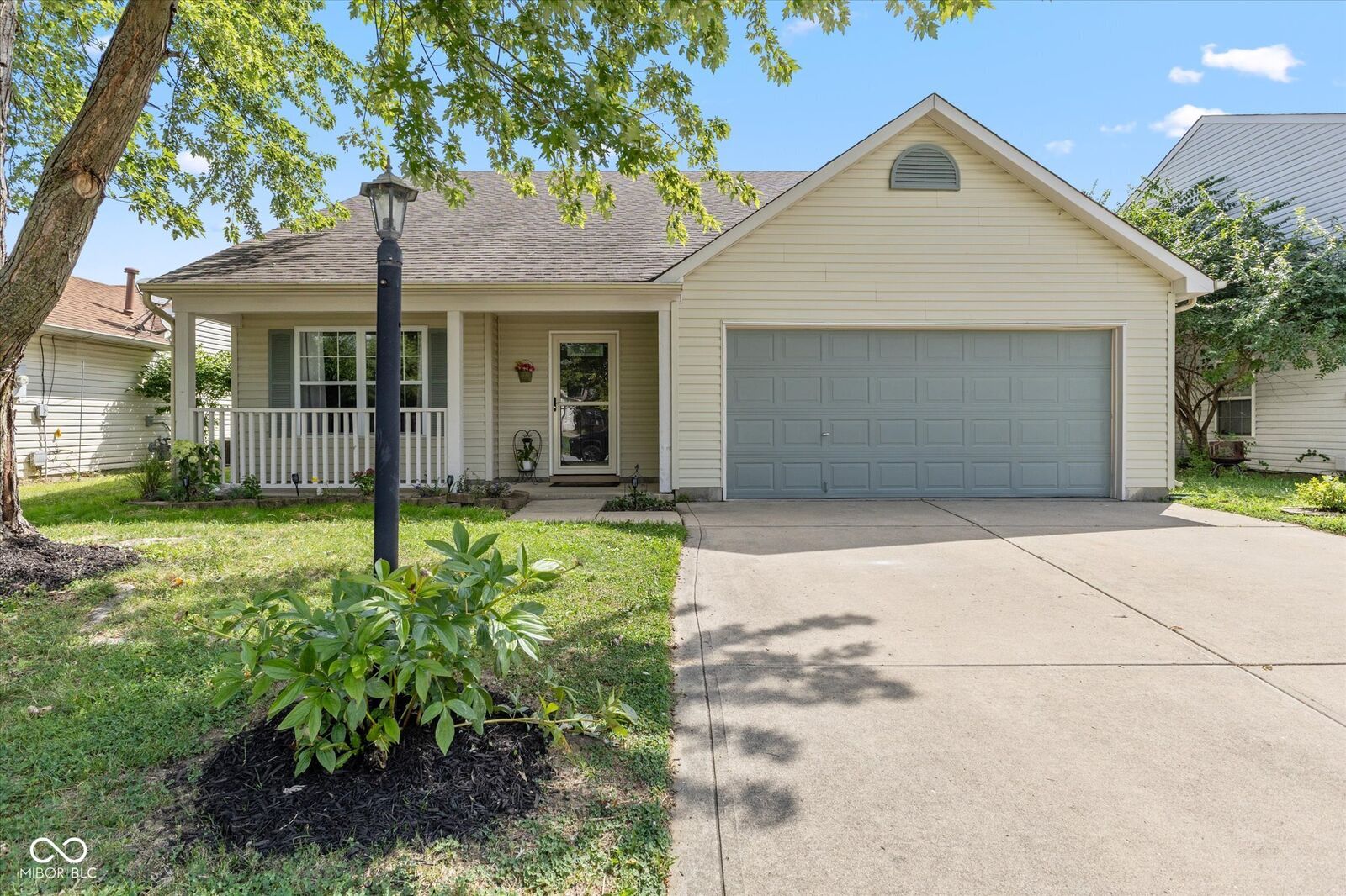 Property Photo: 1527 Blue Grass Parkway IN 46143